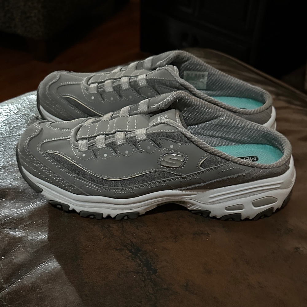 Skechers D’Lites Women's Gray and White Slip-On Sneakers
